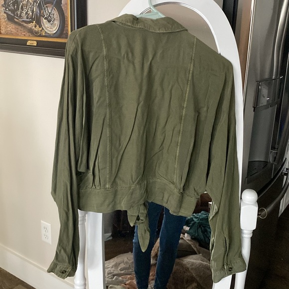 PILCRO olive green button-down tie-front blouse. Women size M. - Picture 3 of 3